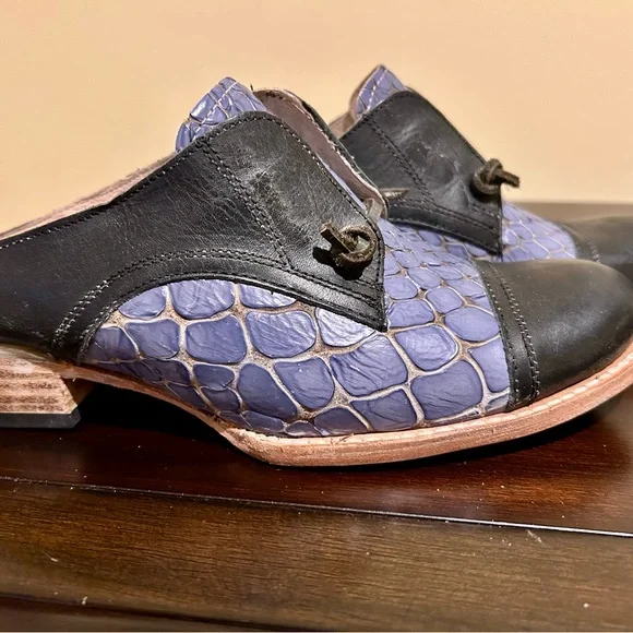 Freebird Navy and Blue Mules with Leather Accents - Picture 2 of 5
